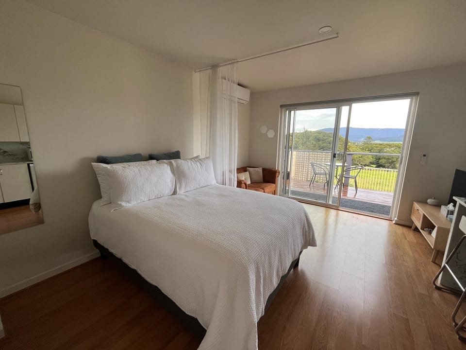 Cosy Studio with valley views House in Gerroa
