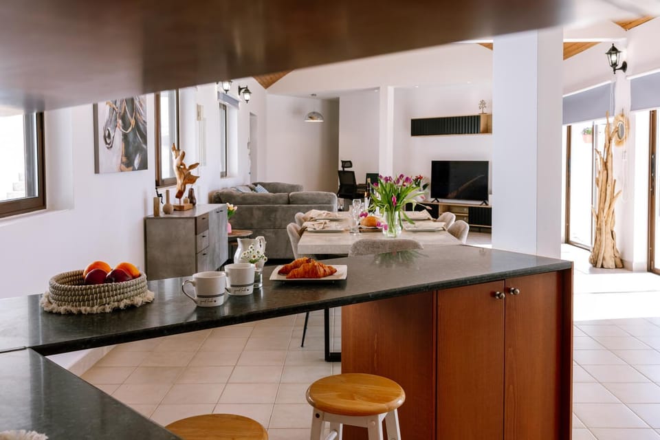 Kitchen or kitchenette, Food and drinks, Dining area, Food, minibar, pet friendly, stove