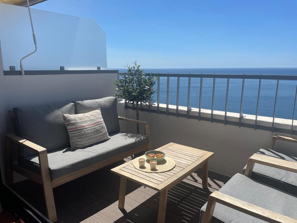 Sea view apartment, next to Lisbon Apartment in Sesimbra