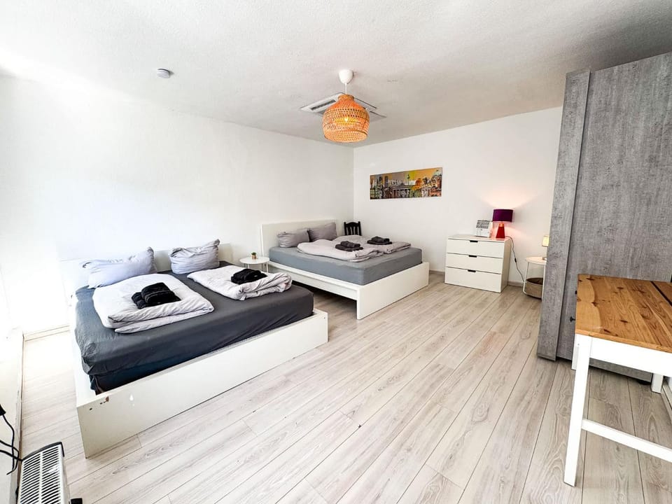 Top-Wohnung fuer Gruppen 15 min zum Alex Parken Apartment in Berlin
