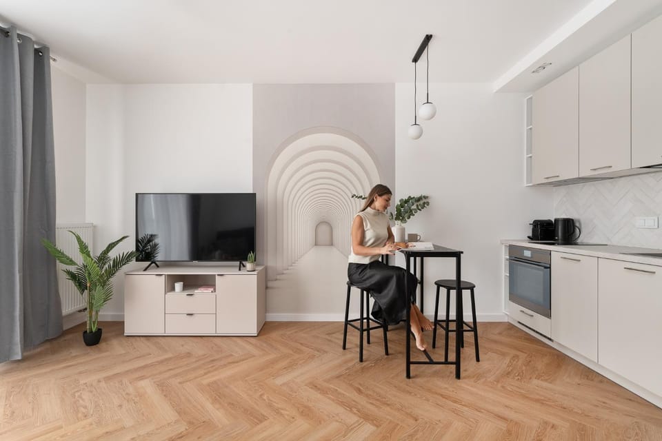 TV and multimedia, Kitchen or kitchenette, Living room, Seating area, Dining area, stove