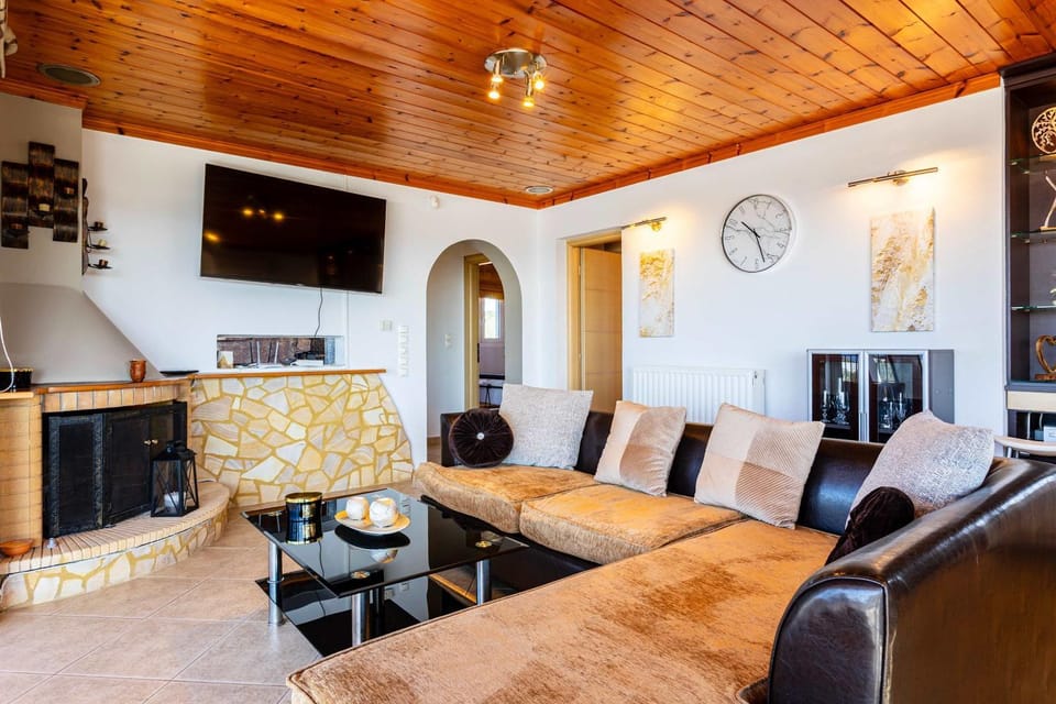 TV and multimedia, Living room, Seating area, Evening entertainment