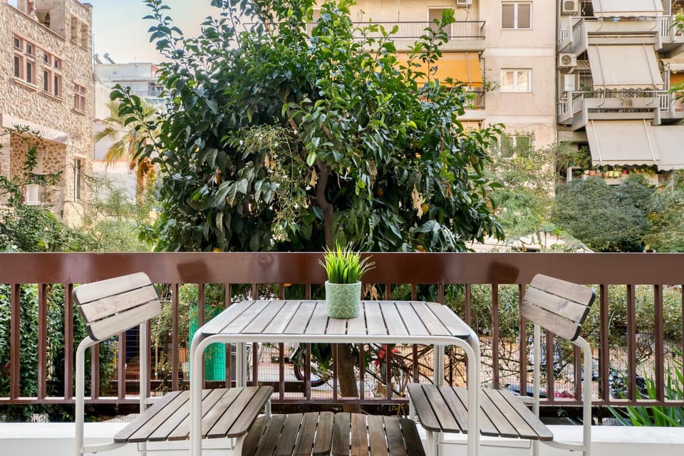 View (from property/room), Balcony/Terrace, Seating area, Dining area, City view, Garden view
