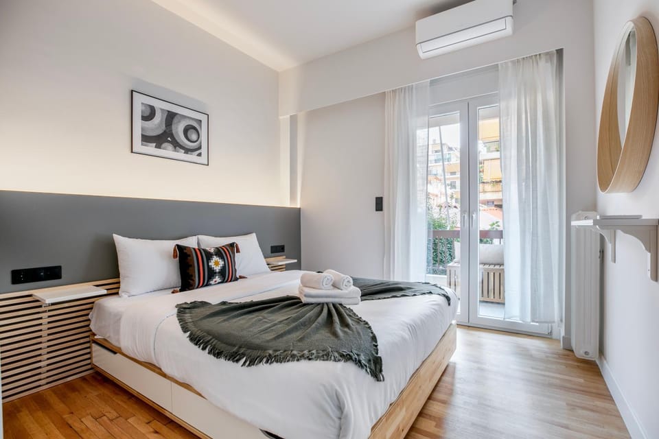 Bed, Balcony/Terrace, Photo of the whole room, Bedroom, towels, air conditioner