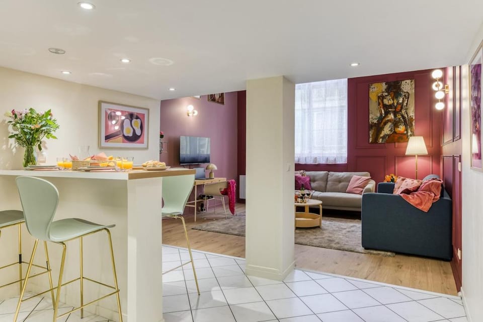 TV and multimedia, Living room, Seating area, Dining area