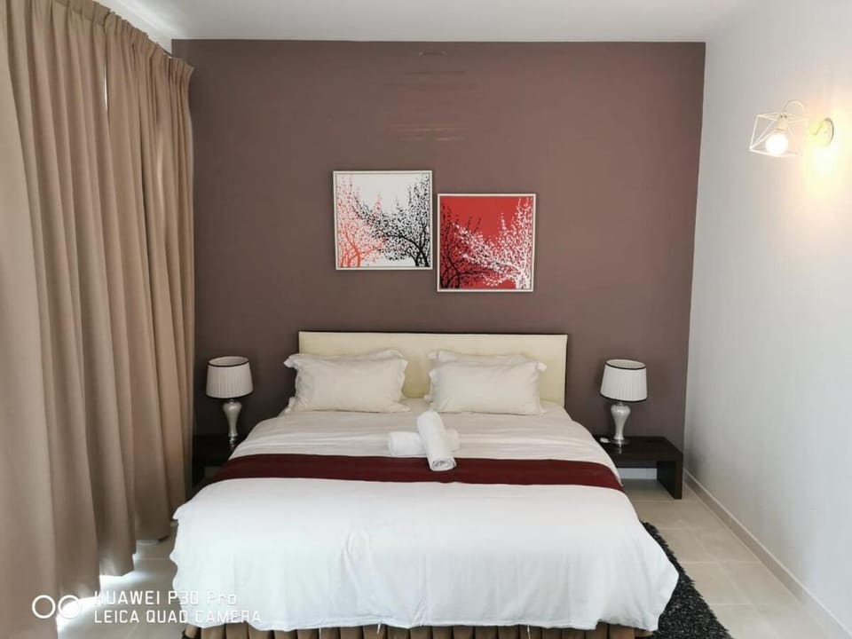 2 Spacious Lupsxury conor villa garden Parking group family gathering wedding House in George Town