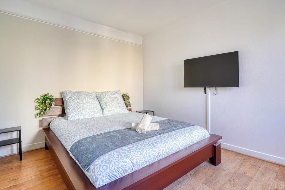 Bed, Photo of the whole room