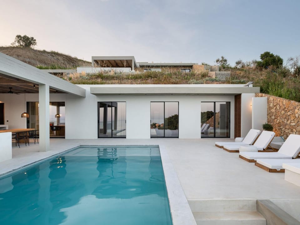 Property building, Patio, Day, Natural landscape, Pool view, Swimming pool, sunbed