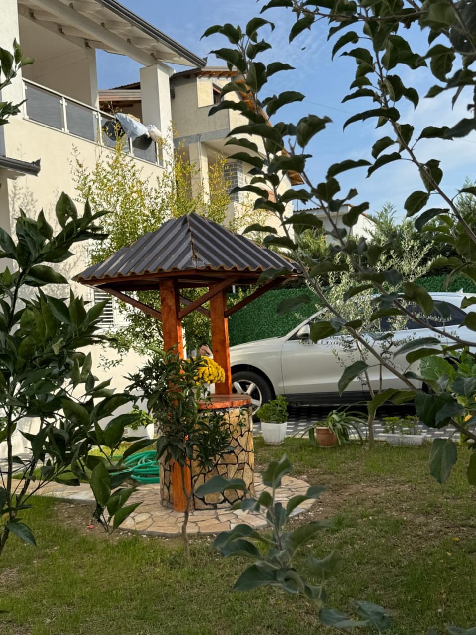 Guest House White Villa Bed and Breakfast in Tirana County, Albania