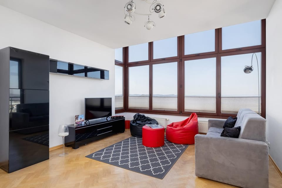 TV and multimedia, Living room, Seating area, Evening entertainment