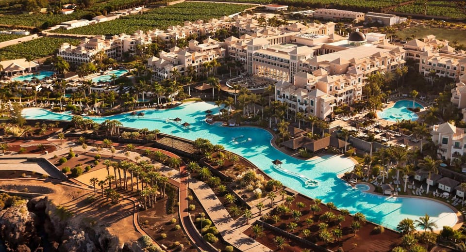 Garden, View (from property/room), Balcony/Terrace, Sea view, Swimming pool