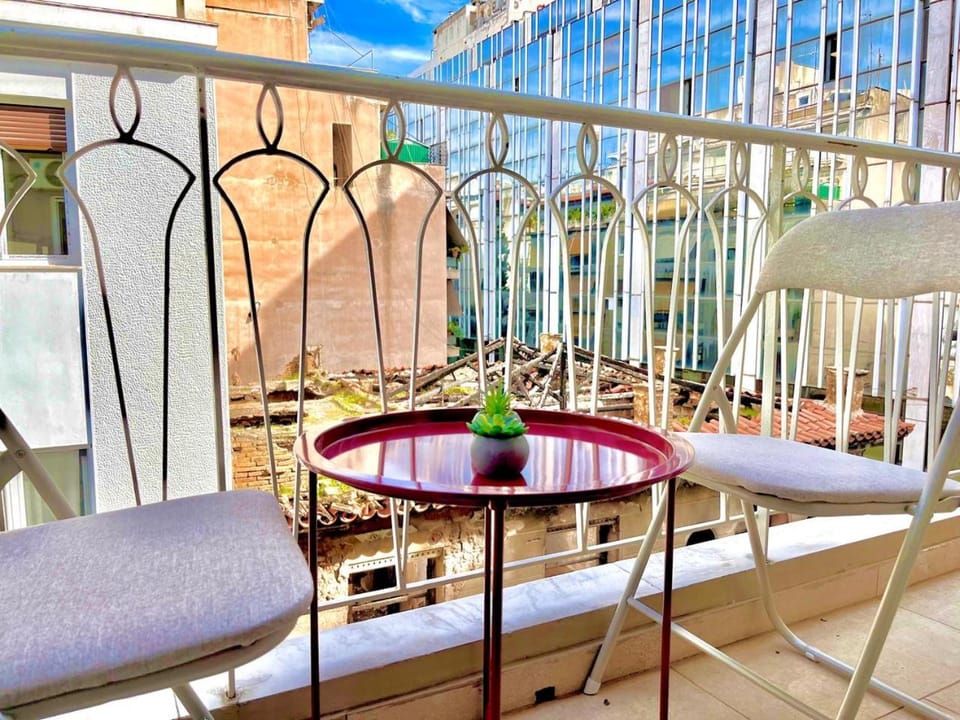 Lit- Acropolis Apt Near Metro, Balcony & Workspace Apartment in Athens
