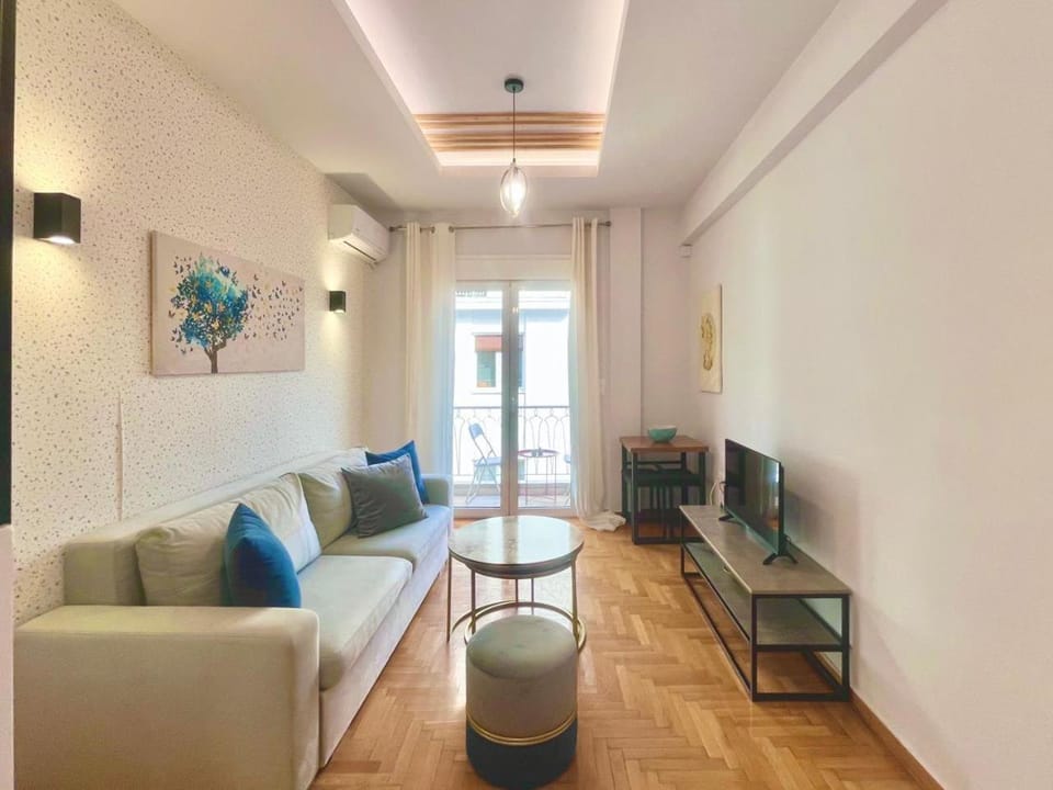 Lit- Acropolis Apt Near Metro, Balcony & Workspace Apartment in Athens