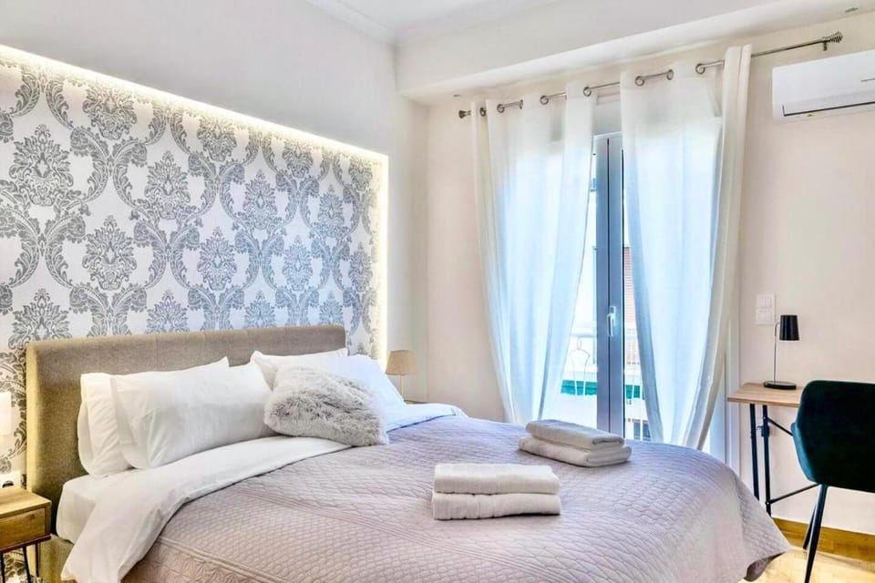 Lit- Acropolis Apt Near Metro, Balcony & Workspace Apartment in Athens