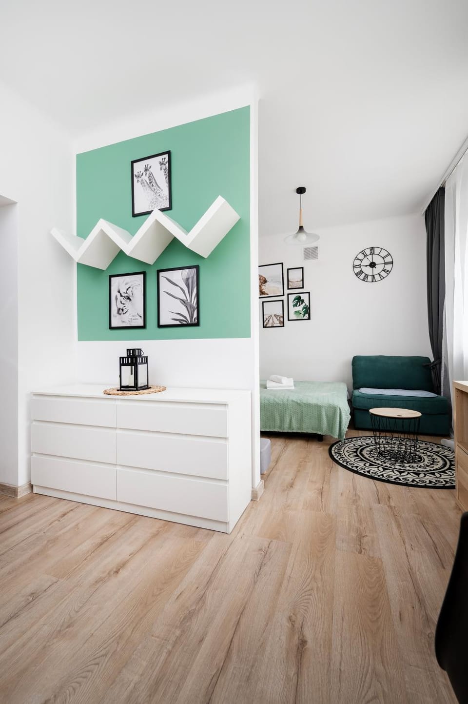 Bed, Living room, Photo of the whole room, Seating area, Bedroom