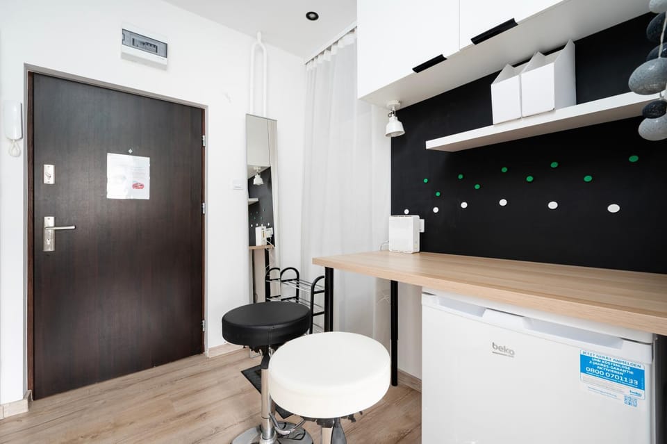 Kitchen or kitchenette, Dining area, oven