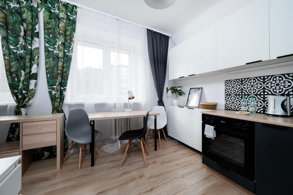 Kitchen or kitchenette, Living room, Seating area, Dining area, oven, stove