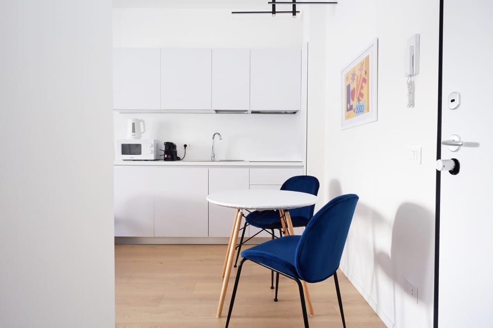 Kitchen or kitchenette, Dining area, stove