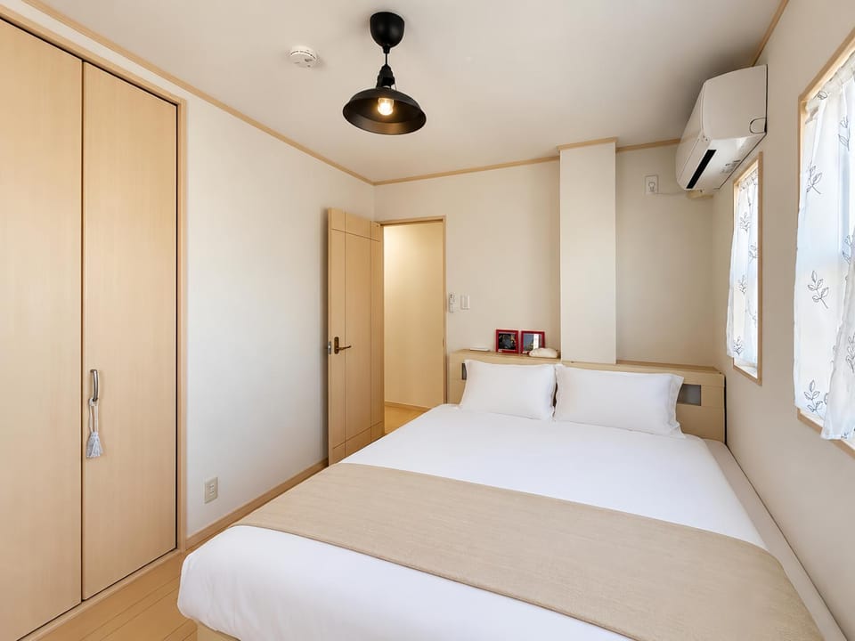 Bed, Photo of the whole room, Bedroom, wardrobe
