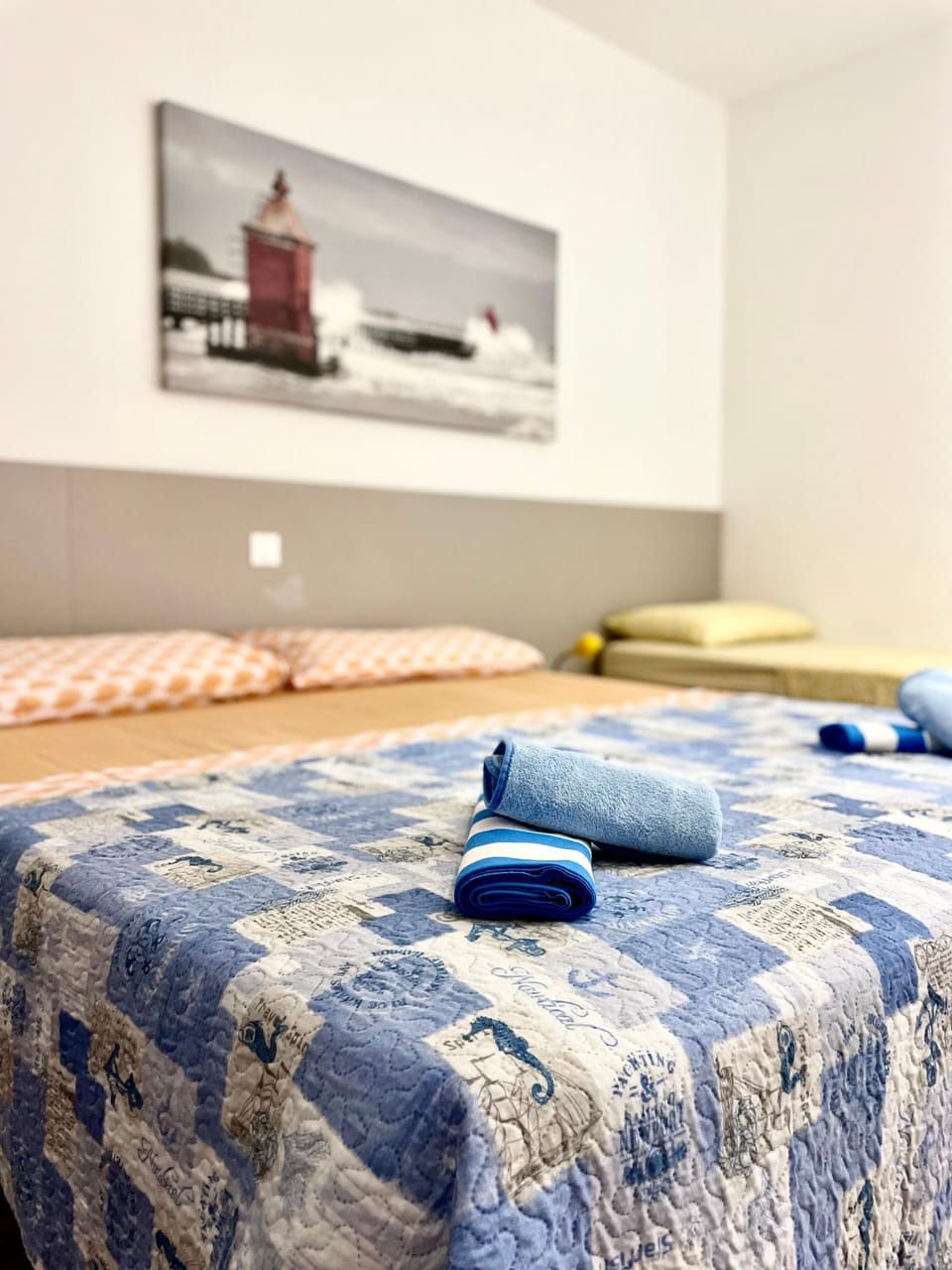 Bed, Photo of the whole room, Bedroom, towels