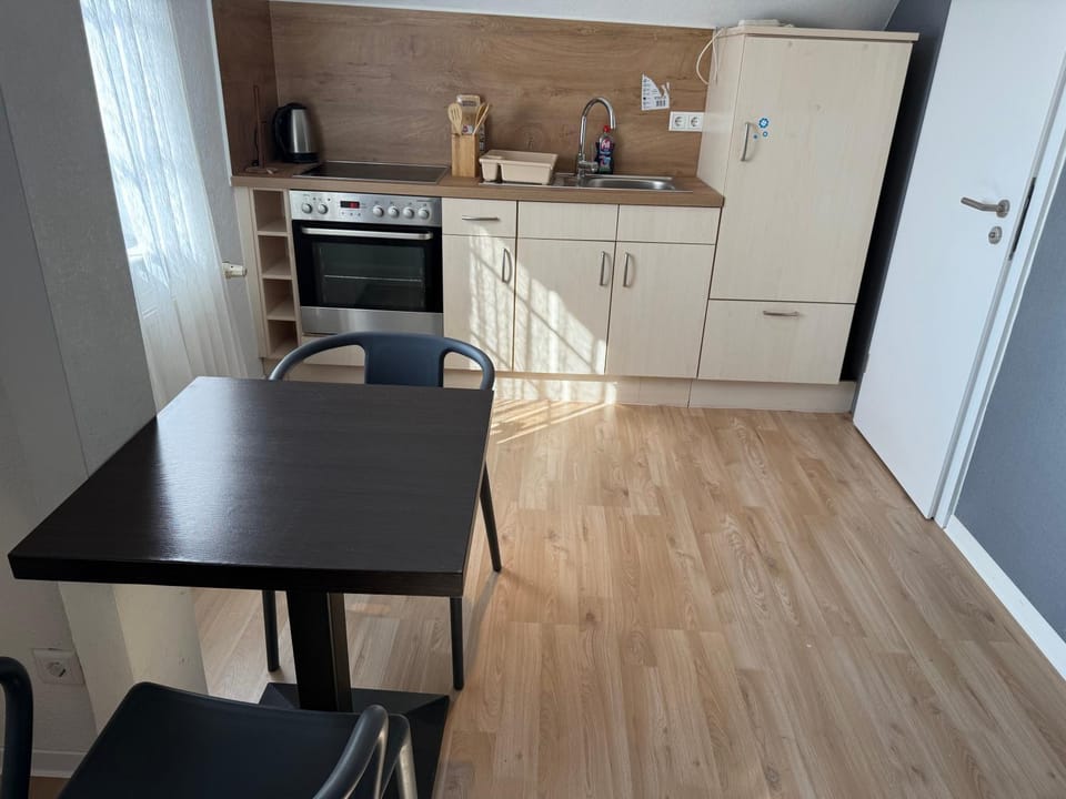 Kitchen or kitchenette, Dining area, oven, stove, toaster