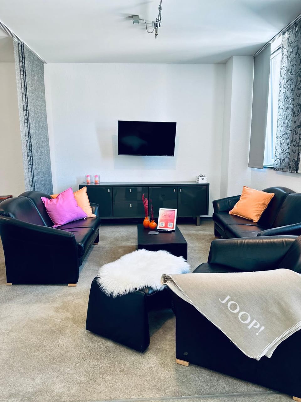 TV and multimedia, Living room, Seating area