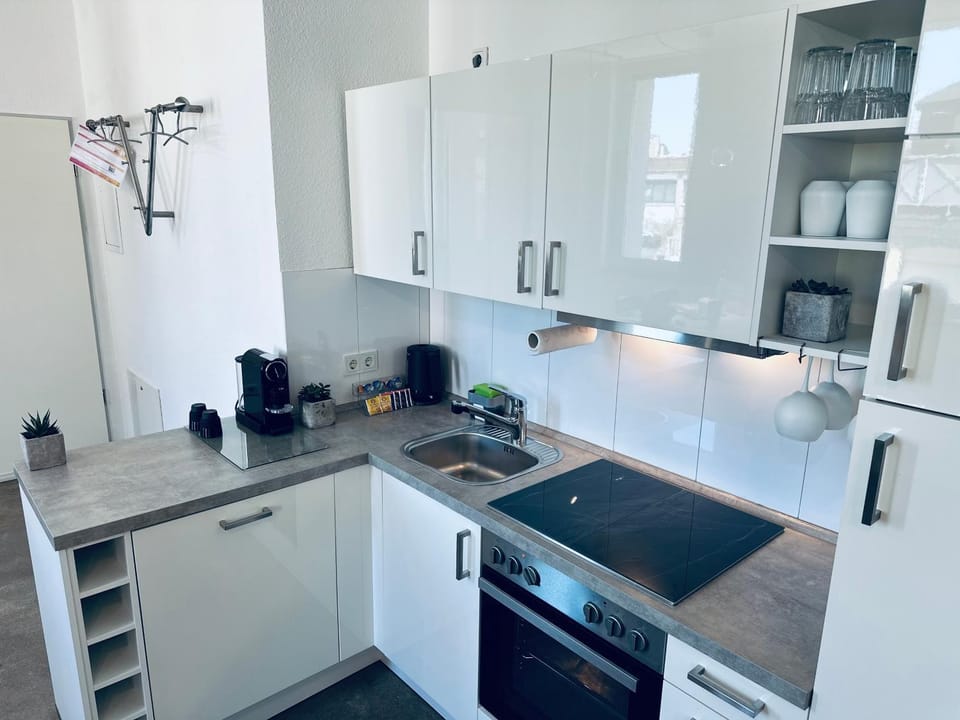 Kitchen or kitchenette, Dining area, dishwasher, oven, stove