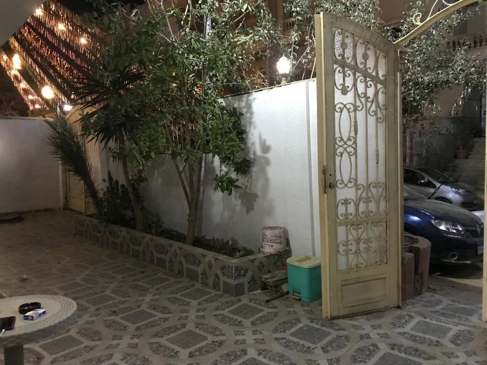 شقه مفروش للايجار لك بالكامل حدائق الاهرام 3غرفه Apartment in Egypt