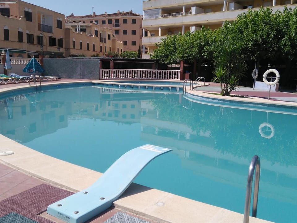 Property building, Swimming pool, sunbed