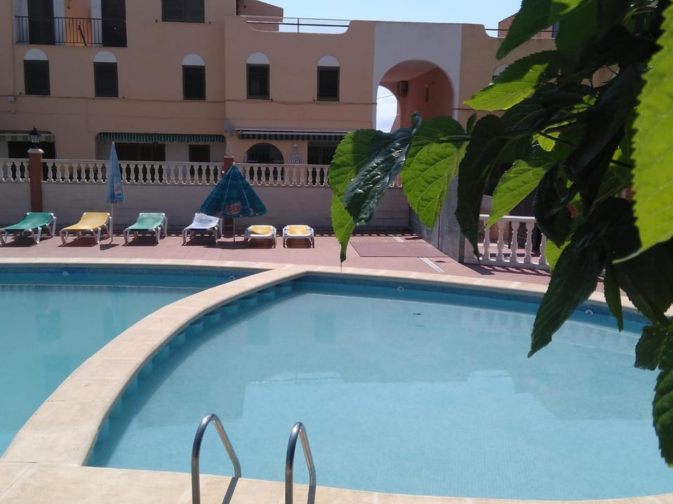 Pool view, Swimming pool, sunbed