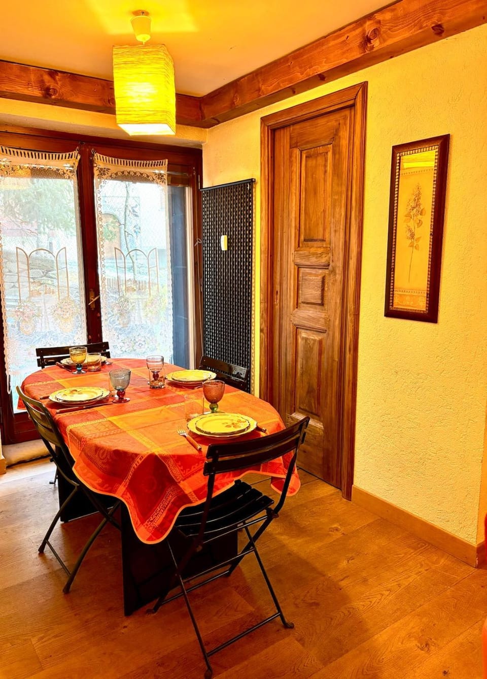 Seating area, Dining area