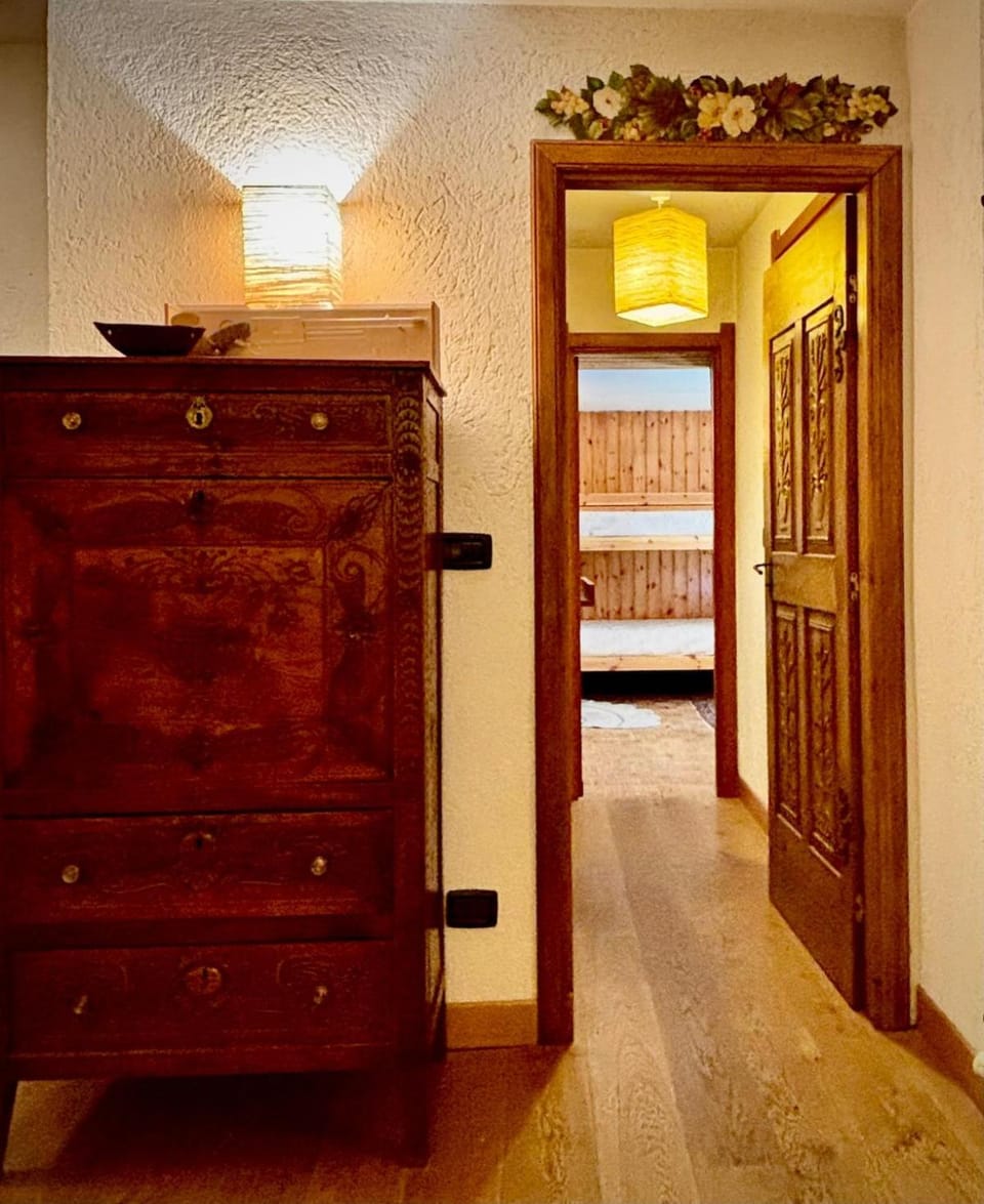 Communal lounge/ TV room, wardrobe