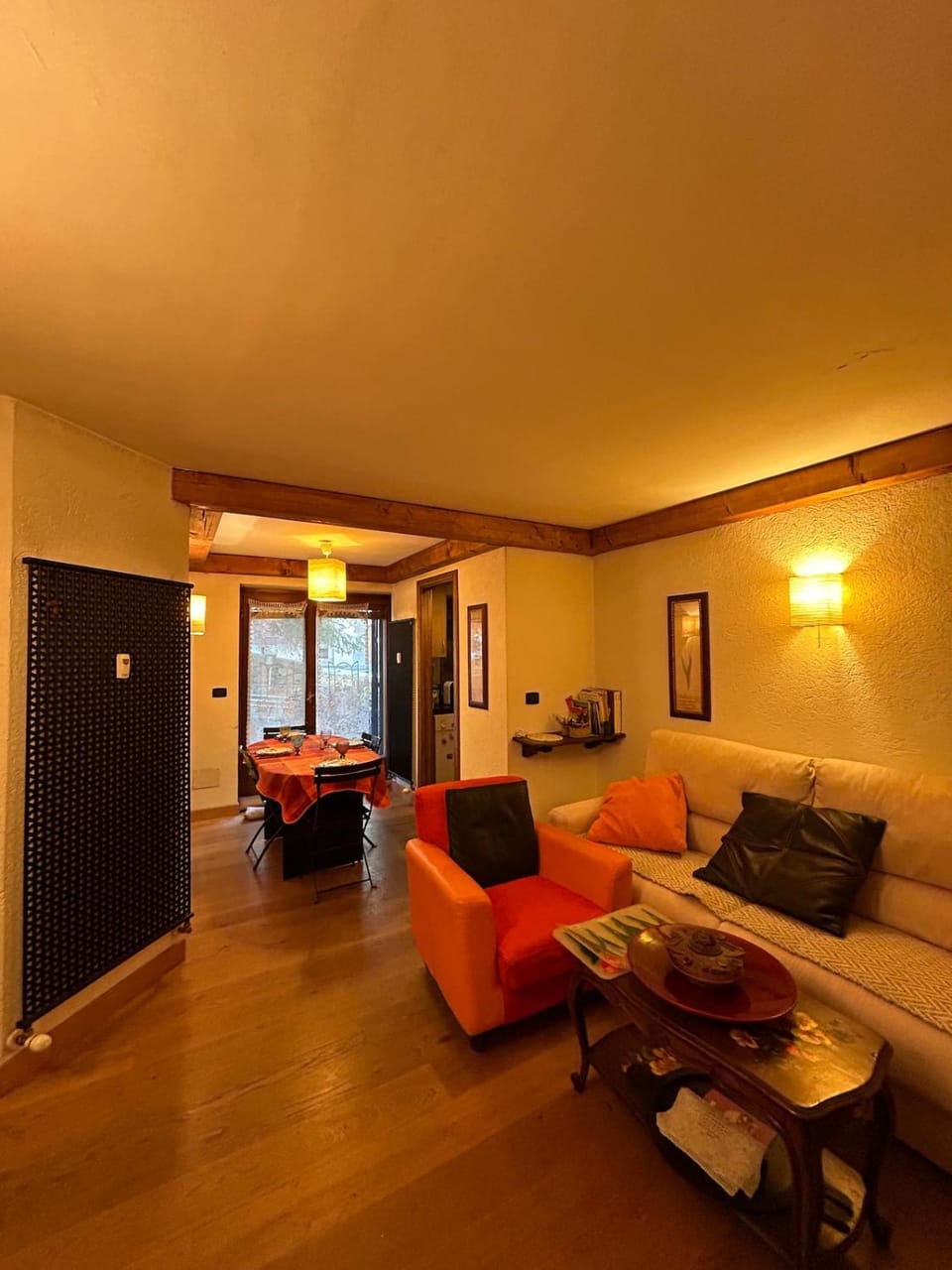 Living room, Photo of the whole room, Seating area