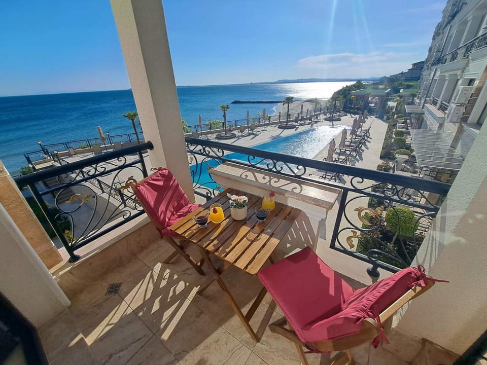 View (from property/room), Balcony/Terrace, Pool view, Sea view
