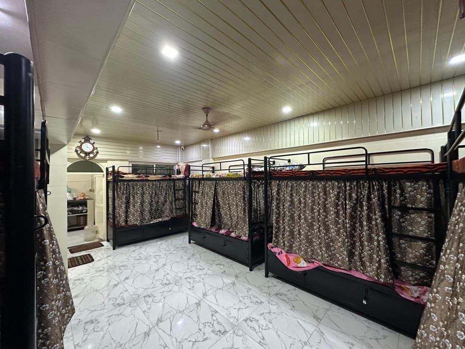 Balaji Guest House Andheri West Hostel in Mumbai