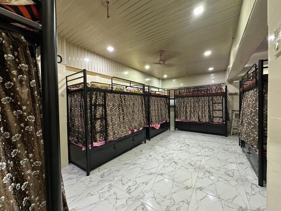 Balaji Guest House Andheri West Hostel in Mumbai