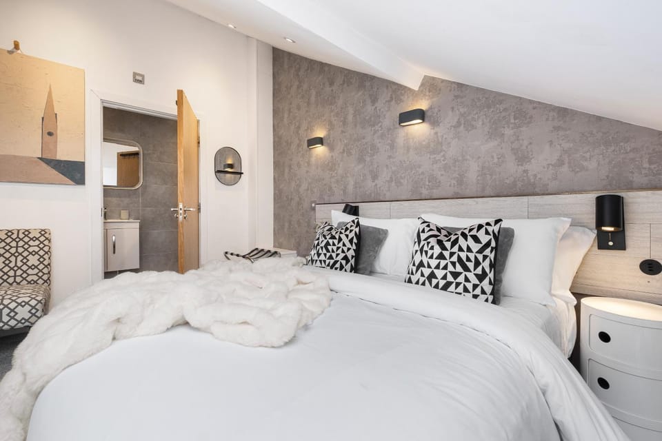 The Palm- City Centre 2 Bed, Sleeps 7, Netflix Apartment in Leicester