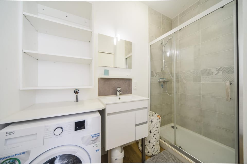 Shower, Bathroom, washing machine