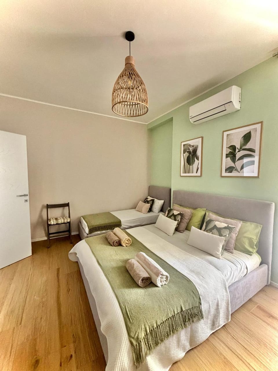 Bed, Other, Photo of the whole room, Bedroom, towels, air conditioner