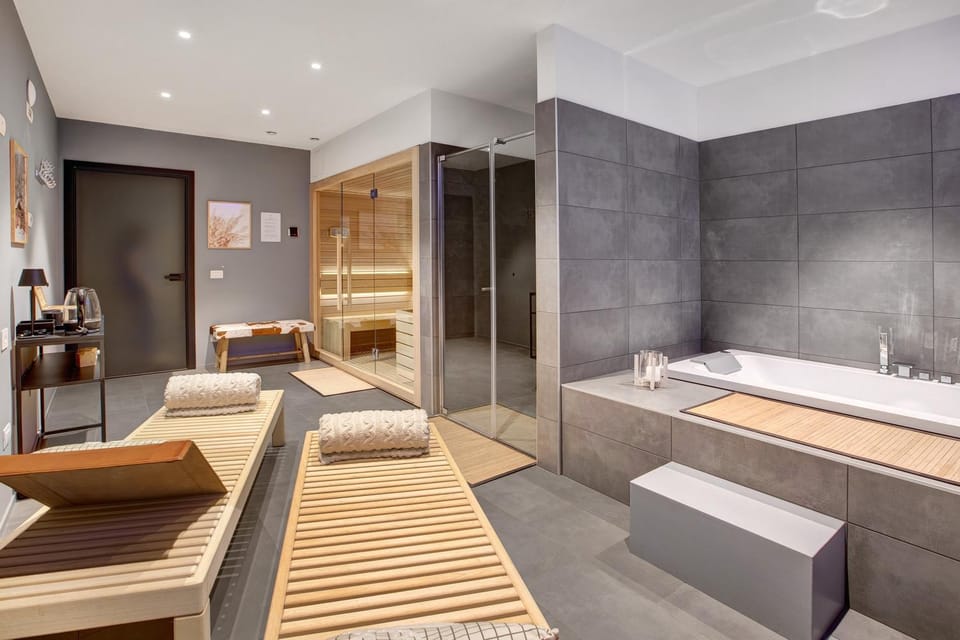 Bathroom, Living room