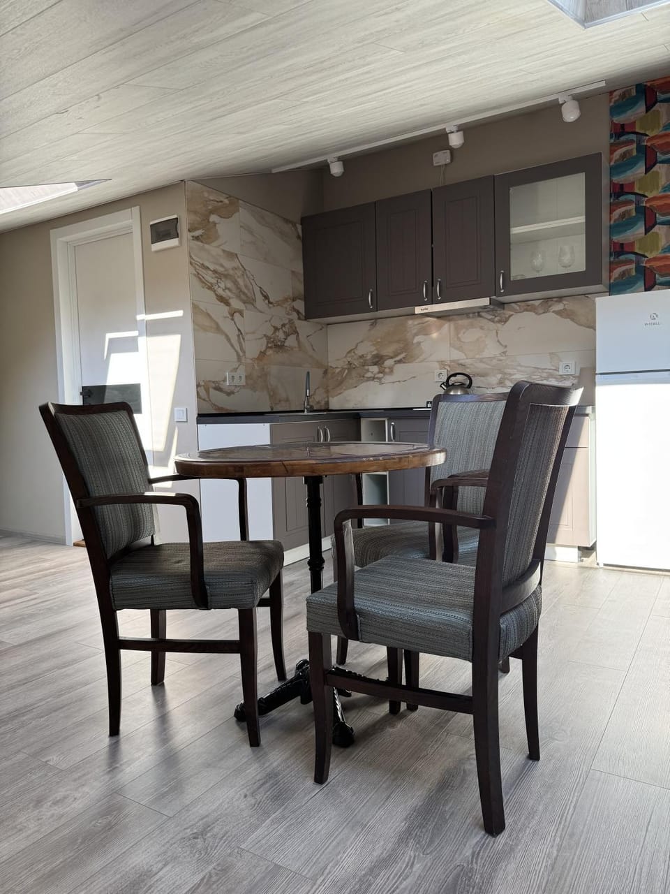 Seating area, Dining area