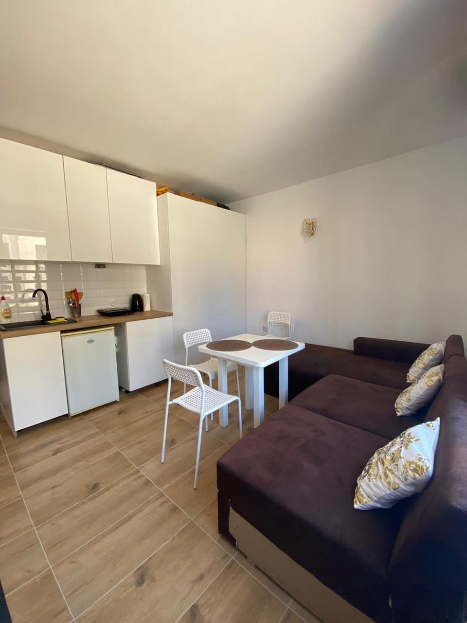 Kitchen or kitchenette, Living room, Seating area, Dining area, oven, stove