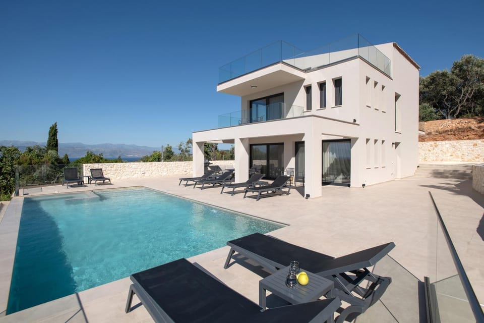 Property building, Patio, Day, View (from property/room), Balcony/Terrace, Dining area, Pool view, Swimming pool, sunbed