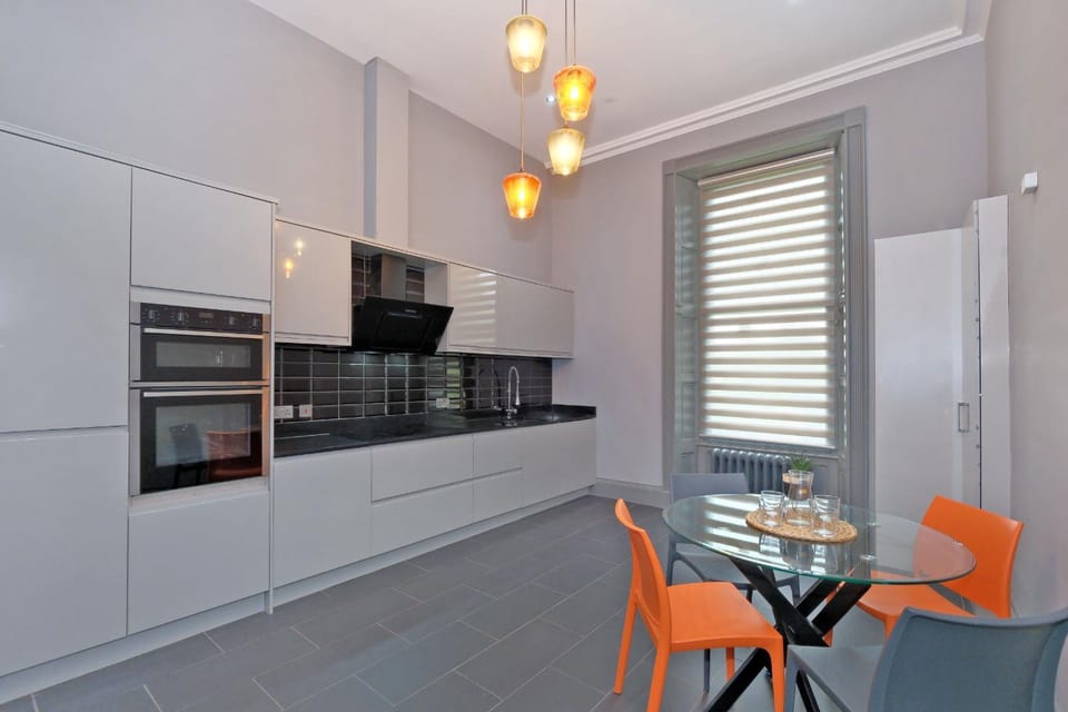 Kitchen or kitchenette, Seating area, Dining area, dishwasher, oven, pet friendly, stove