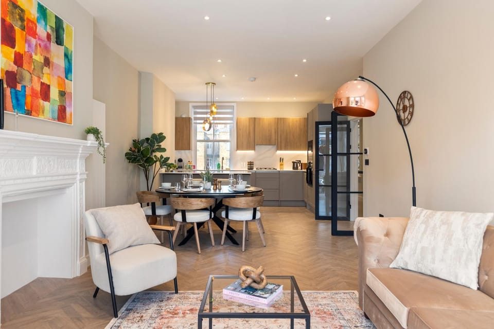 Kitchen or kitchenette, Seating area, Dining area, kitchen