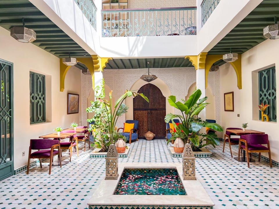 Patio, Restaurant/places to eat, Living room, Banquet/Function facilities, Seating area