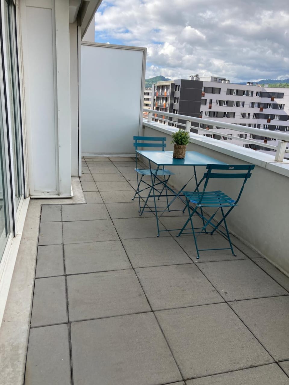 F1 hyper centre avec garage, terrasse 8 m2, lumineux, WIFI Apartment in Clermont-Ferrand