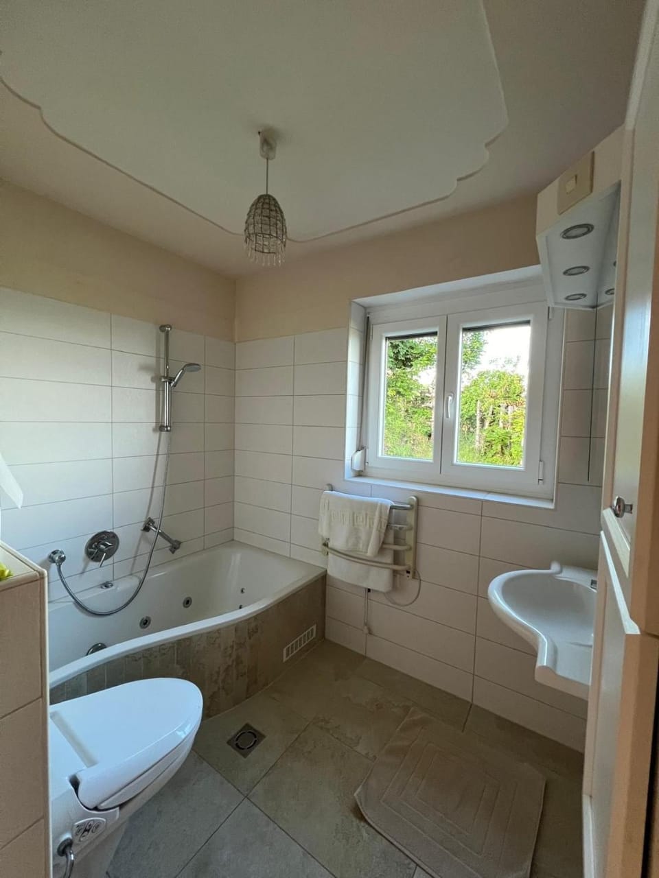 Shower, Toilet, Bathroom, Bath, towels