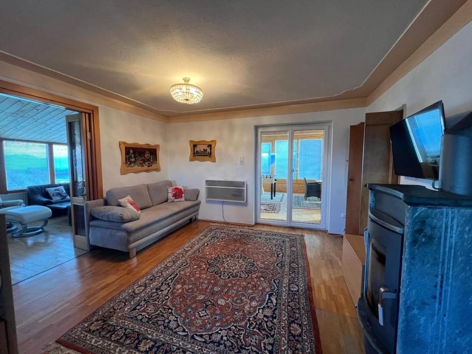 Communal lounge/ TV room, TV and multimedia, Living room, Seating area, Evening entertainment