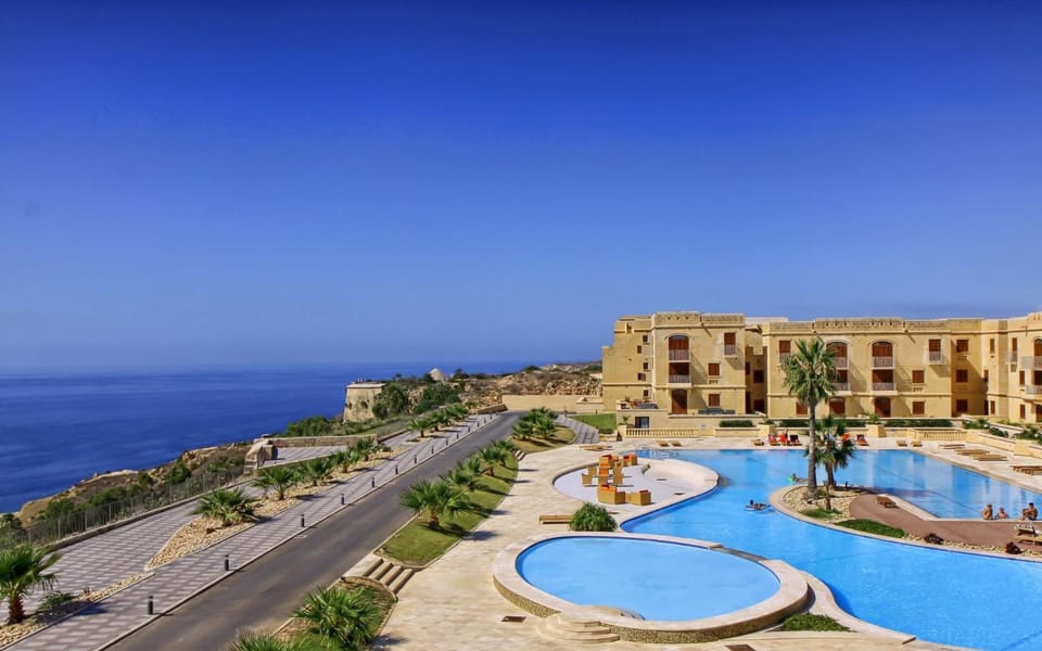 Property building, Day, Neighbourhood, Natural landscape, Swimming pool